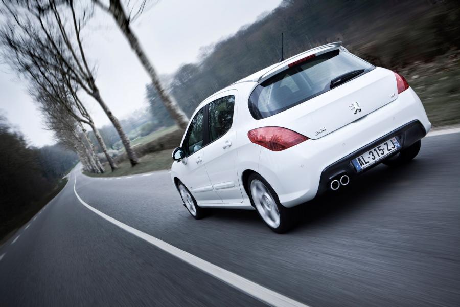  Peugeot 308 GTi 2010 года  (фото 10 из 20)